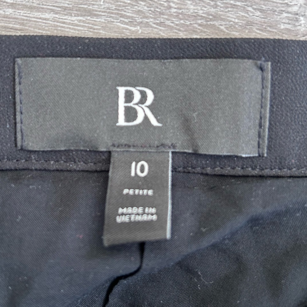 Women’s Banana Republic long black pleated skirt size 10P - Picture 2 of 5